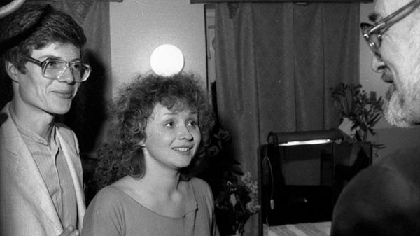 Kulisy Teatru Polskiego w 1982r Na zdjęciu aktorzy - Mirosław Konarowski i Joanna Szczepkowska, która wzięła udział w bojkocie radia i telewizji