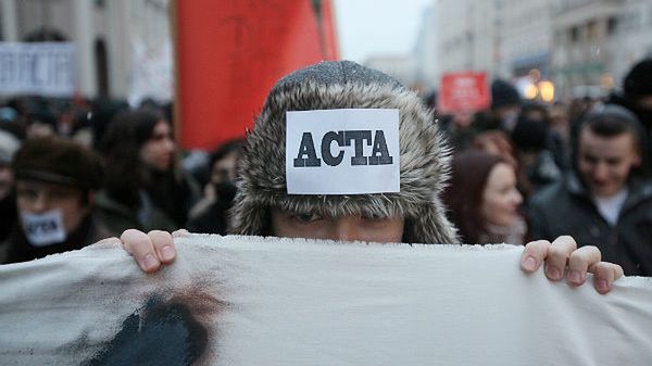 Warszawa: pikieta przeciwników podpisania przez polski rząd ACTA