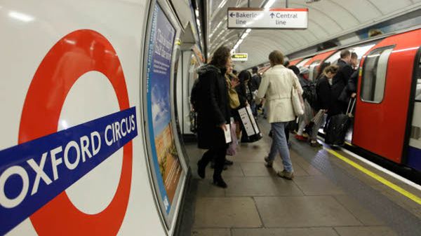 Z londyńskiego metra korzystają miliony pasażerów