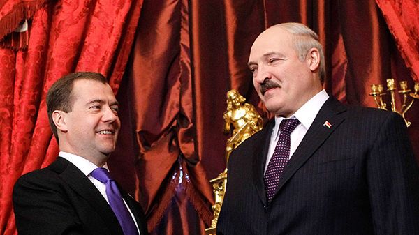 Dmitrij Miedwiediew i Aleksander Łukaszenka na szczycie w Moskwie 20 grudnia