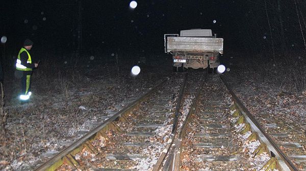 Ciężarówka nie dała rady pokonać zwrotnicy