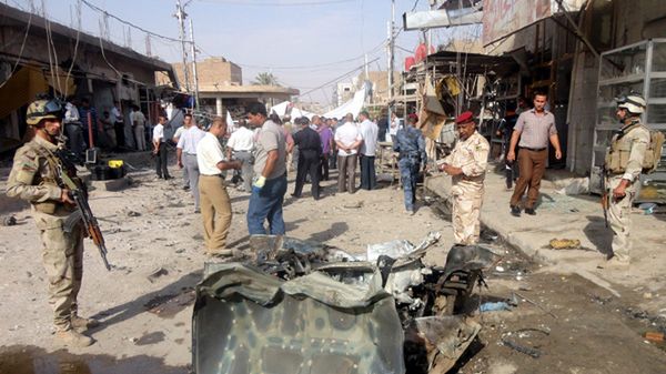 W Iraku doszło do serii zamachów i ataku na bazę wojskową