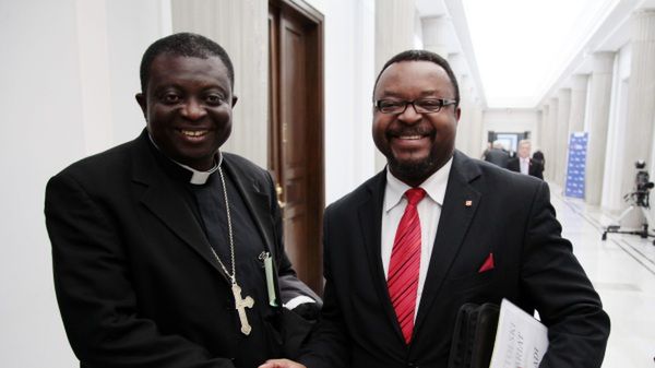 John Godson i bp. Hyacinth Egbebo z Nigerii