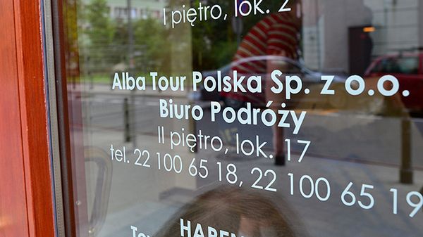Wejście do stołecznego biura Alba Tour