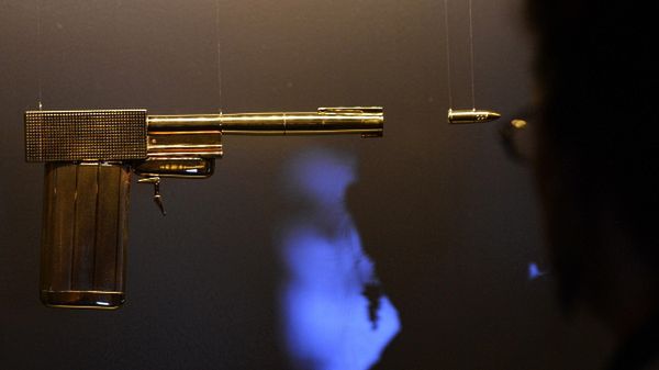Pistolet z filmu "Człowiek ze złotym pistoletem"