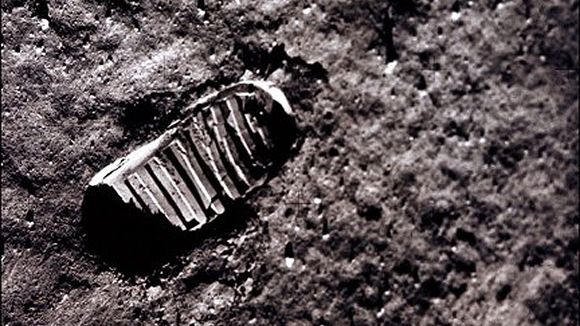 Ślad Neila Armstronga pozostawiony na Księżycu