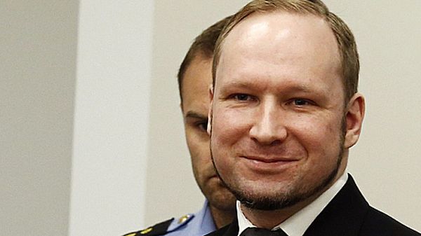 Anders Breivik na sali sądowej