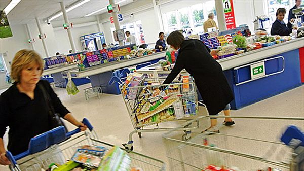 Supermarkety na Wyspach oszukują klientów