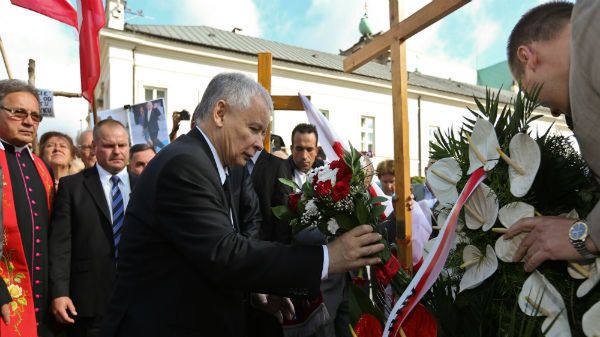 Jarosław Kaczyński przed Pałacem Prezydenckim