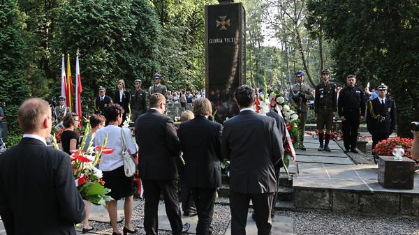 Pomnik Gloria Victis na warszawskim Cmentarzu Wojskowym na Powązkach