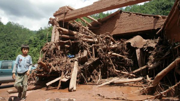 100 osób zostało uwięzionych przez lawinę błotną w południowo-zachodniej prowincji Yunnan w Chinach