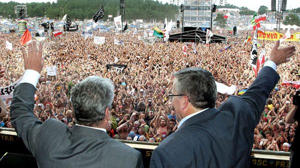 Prezydent Niemiec Joachim Gauck i prezydent Bronisław Komorowski w czasie spotkania z uczestnikami 18. Przystanku Woodstock