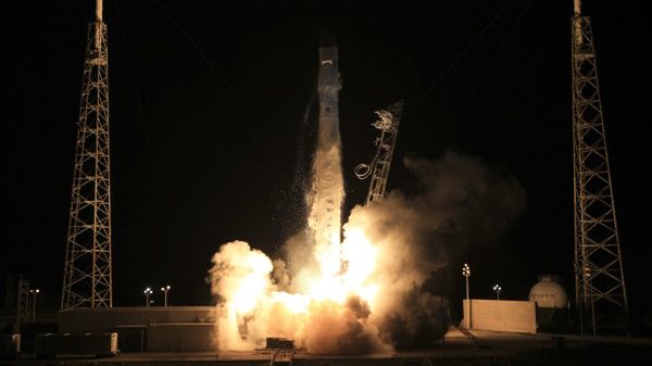 To pierwszy komercyjny lot rakiety Falcon i kapsuły Dragon