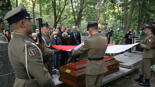 Warszawskie Powązki. Ponowny pogrzeb Teresy Walewskiej-Przyjałkowskiej