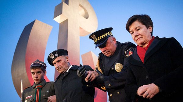 Zakończenie obchodów 68. rocznicy wybuchu Powstania Warszawskiego z udziałem prezydent Warszawy Hanny Gronkiewicz-Waltz i Prezesa Zarządu Głównego Związku Powstańców Warszawskich, gen. Zbigniewa Ścibor-Rylskiego