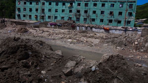 Ungok, Korea Północna - krajobraz po powodzi