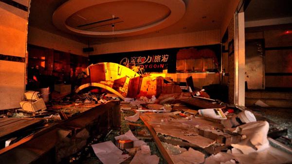 Zdemolowany japoński sklep w mieście Changsha