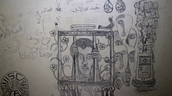 Szkice z więzienia w Trypolisie. Według HRW, USA przekazywały zatrzymanych Libii.