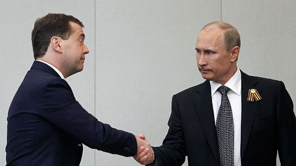 Dmitrij Miedwiediew i Władimir Putin