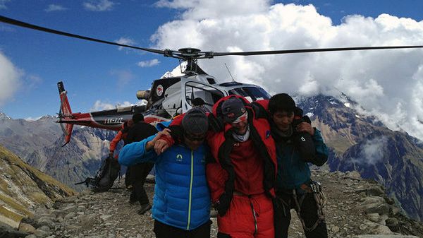 Część odnalezionych himalaistów przetransportowano samolotem do Katmandu