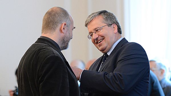 Prezydent Bronisław Komorowski odznacza Jacka Czarneckiego