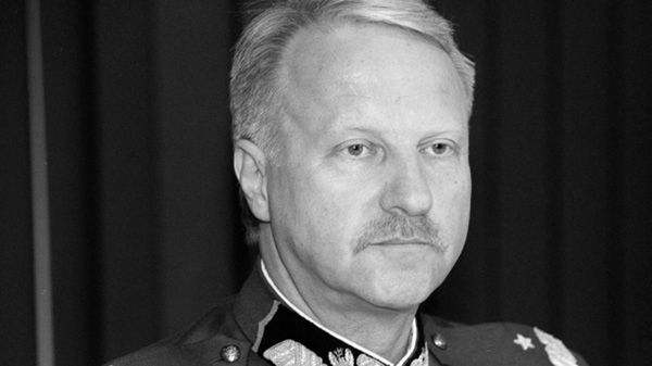 Gen. Sławomir Petelicki na zdjęciu archiwalnym z 12.05.2000 r.