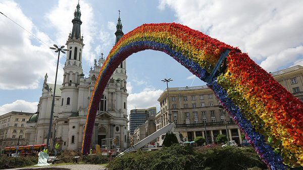 "Tęcza" na pl. Zbawiciela