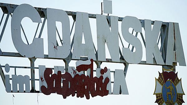 Napis Stocznia Gdańska im. Lenina, został zasłonięty nazwą związku zawodowego "Solidarność".