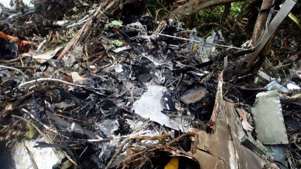 Wrak rozbitego samolotu Suchoj Superjet 100