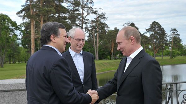 Prezydent Rosji Władimir Putin, przewodniczący Komisji Europejskiej Jose Manuel Barroso i przewodniczący Rady Europejskiej Herman Van Rompuy