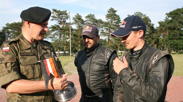 Adam Małysz spotkał się z żołnierzami 10 Brygady Kawalerii Pancernej