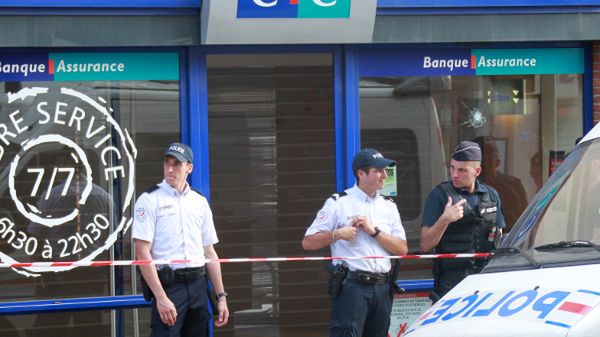 Napastnika z banku powstrzymała policja