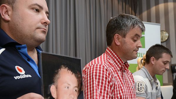 Krewni irlandzkiego kibica - od lewej: szwagier Sereth Dudley, wujek Pat Nolan i brat Andrew Nolan