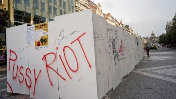 Wyrazy poparcia dla Pussy Riot w Pradze