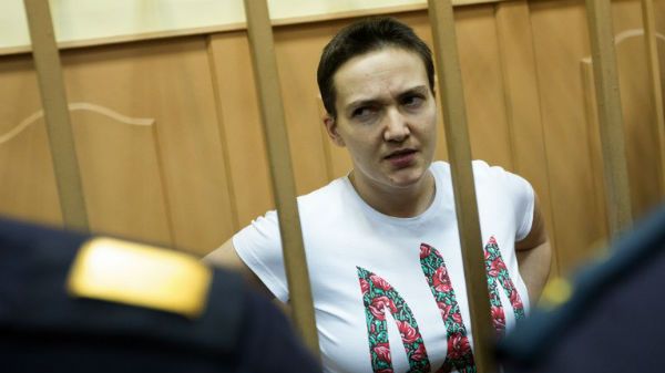 Nadia Sawczenko jest przetrzymywana w rosyjskim areszcie od lipca ub.r. Od 13 grudnia prowadzi strajk głodowy - zdjęcie z lipca 2014 r.