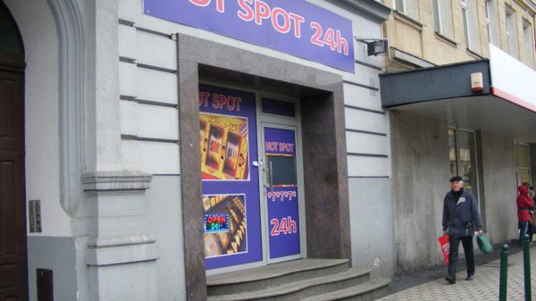 Jeden z punktów z automatami przy ul. Głogowskiej.