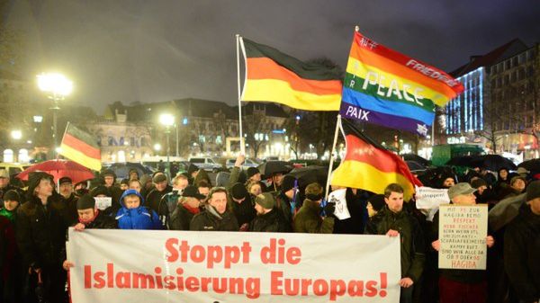 Demonstracja Pegidy przeciw islamizacji Europy