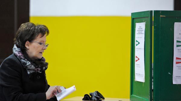 Premier Ewa Kopacz głosuje w lokalu wyborczym w Radomiu; prezydentem tego miasta będzie kandydat z PO