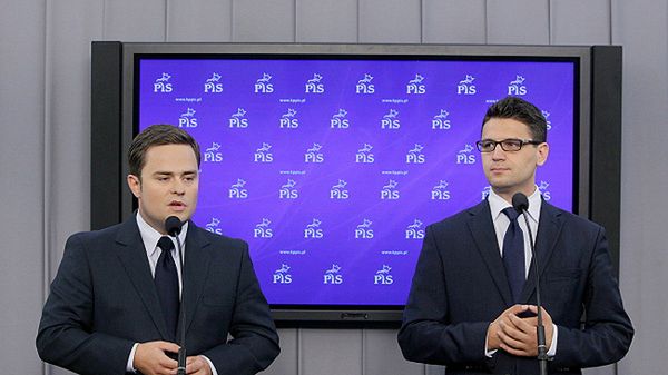 Posłowie PiS Adam Hofman i Mariusz Antoni Kamiński