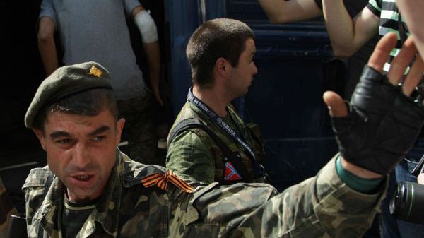 Prorosyjski separatysta w Doniecku