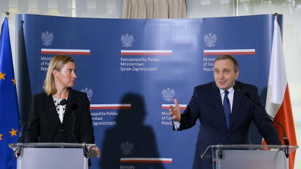 Minister spraw zagranicznych Grzegorz Schetyna i szefowa unijnej dyplomacji Federica Mogherini podczas wspólnej konferencji