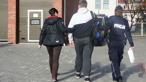 Nastolatek wymuszał od kolegi pieniądze