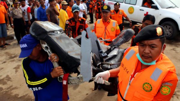 Wydobycie wraku samolotu AirAsia