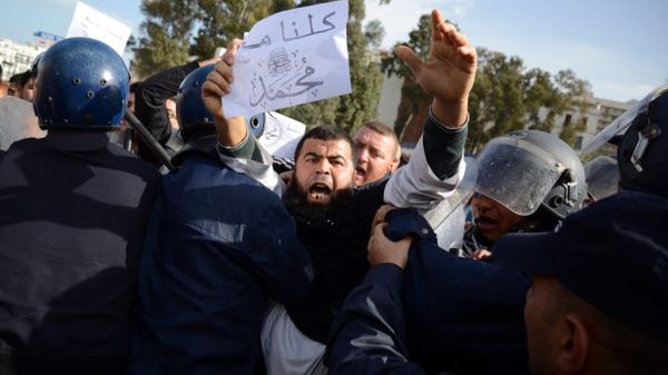 W Algierze manifestowały 2-3 tys. ludzi