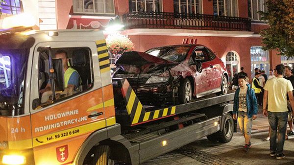 Kierowca rajdował autem na Monciaku, ranił 23 osoby