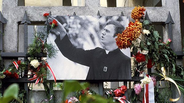 Portret ks. Jerzego na ogrodzeniu kościoła św. Stanisława Kostki