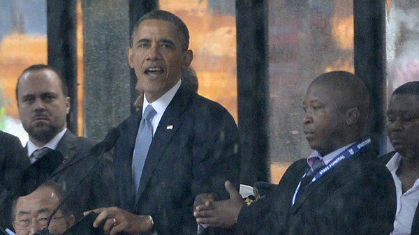 Barack Obama i tłumacz (po prawej)