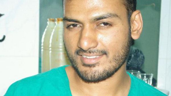 Zdjęcie Abbasa Khana na jednym z profili serwisu Facebook