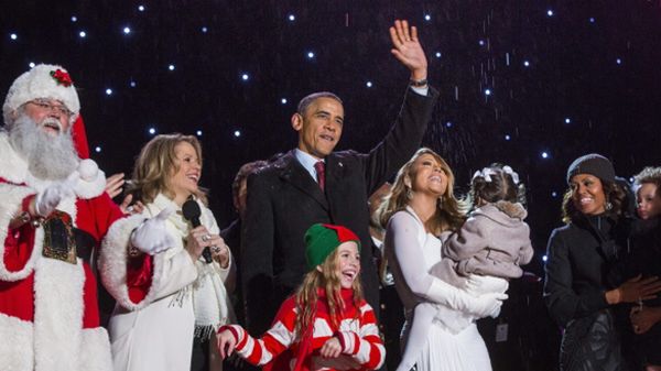 Barack Obama podczas świątecznej imprezy przed Białym Domem