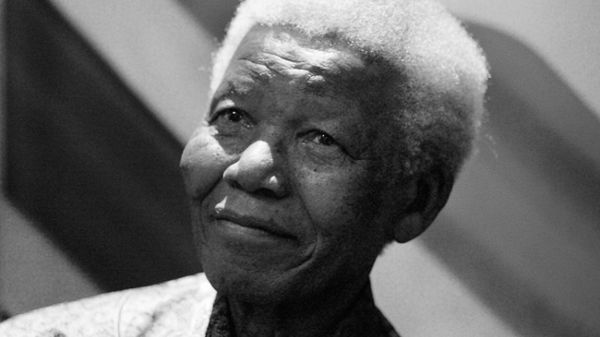 Nelson Mandela; zdjęcie z 2004 r.